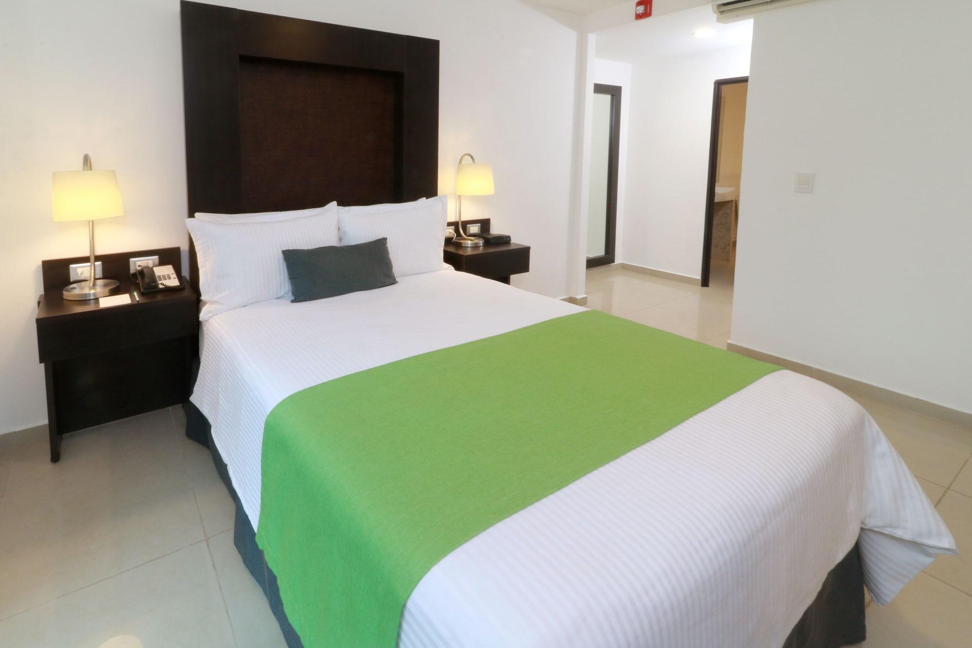 Отель Wyndham Garden Guadalajara Acueducto Сапопан Экстерьер фото