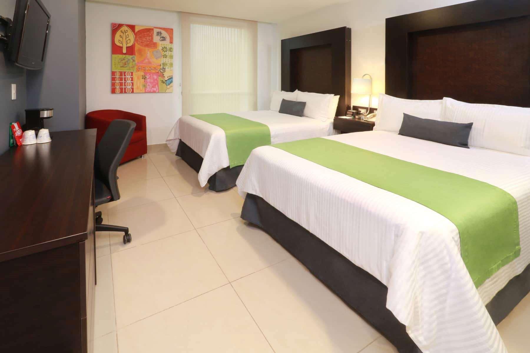 Отель Wyndham Garden Guadalajara Acueducto Сапопан Экстерьер фото