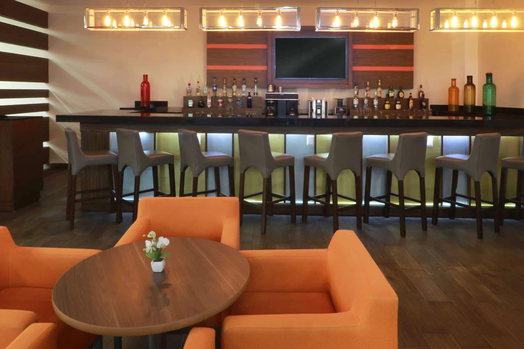 Отель Wyndham Garden Guadalajara Acueducto Сапопан Экстерьер фото