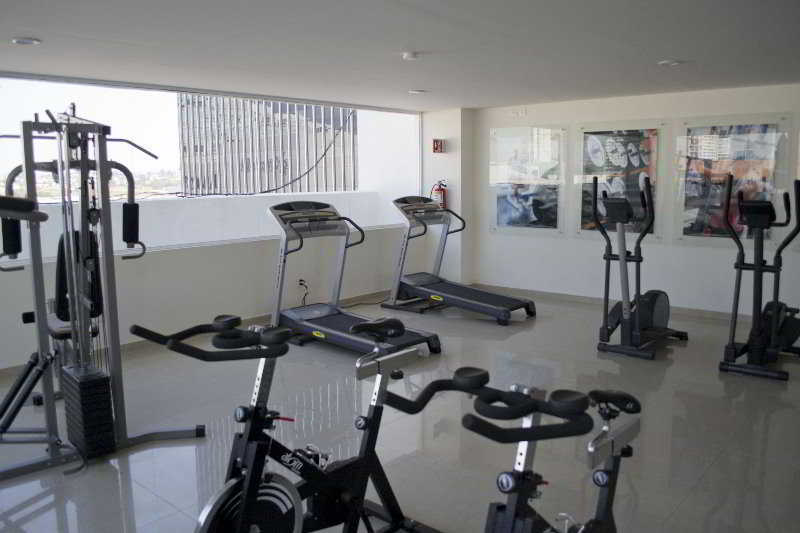 Отель Wyndham Garden Guadalajara Acueducto Сапопан Экстерьер фото