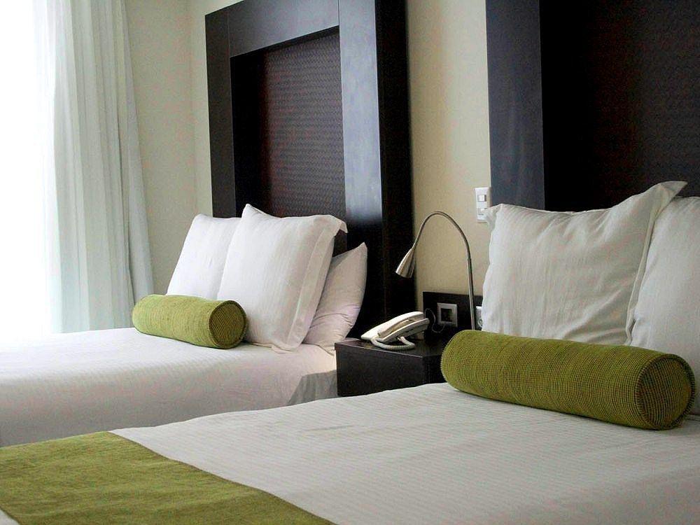 Отель Wyndham Garden Guadalajara Acueducto Сапопан Экстерьер фото